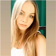Ho 20 anni e sono madrelingua italiana, mi sono diplomata lo scorso anno presso un liceo umanistico